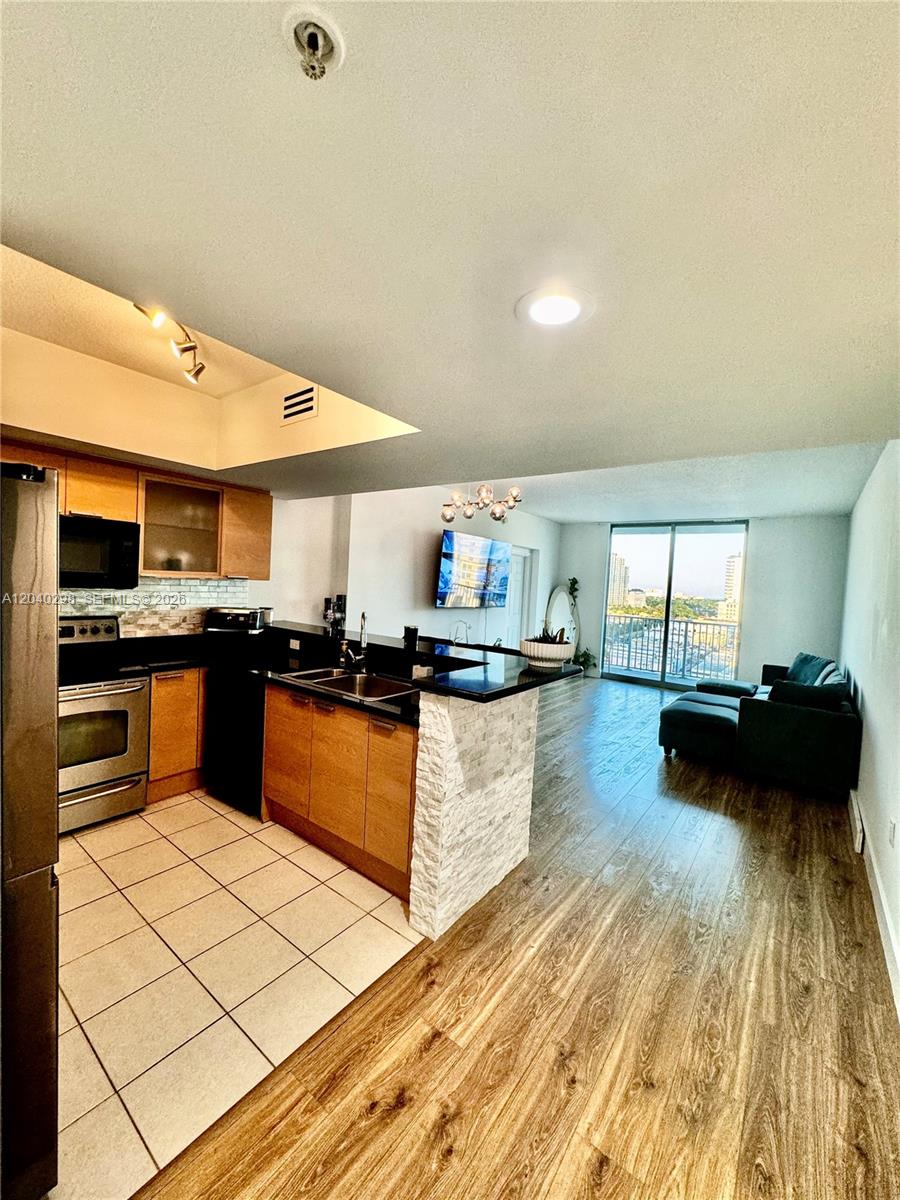 Photo of 140 Dixie Hwy  #921, Hollywood, Florida, 33020 - 