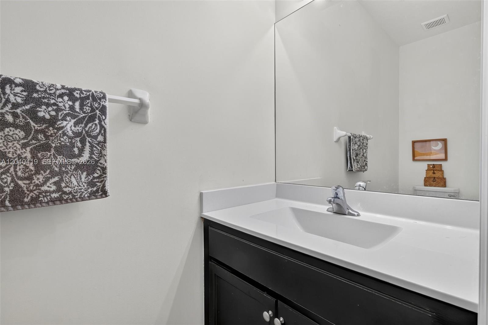Ver detalles 11418 3 / 3 1659 sq. ft. $ 2026-06-20 0 foto