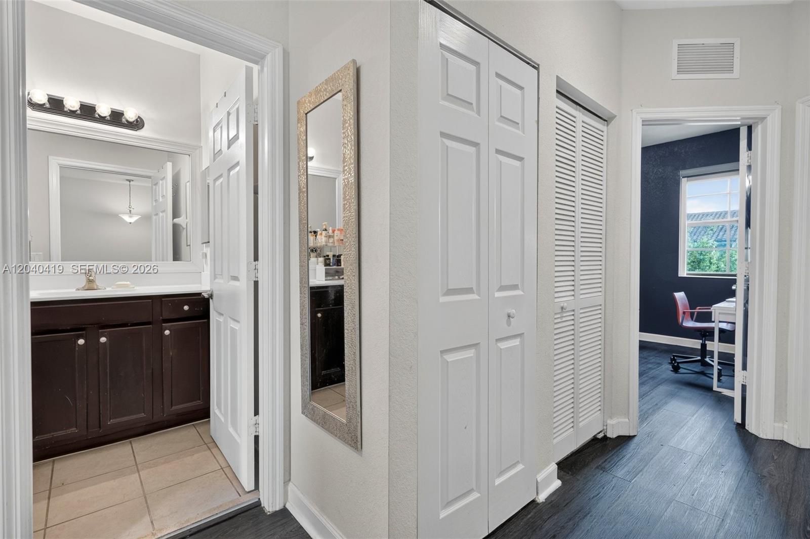 Ver detalles 11418 3 / 3 1659 sq. ft. $ 2026-06-20 0 foto