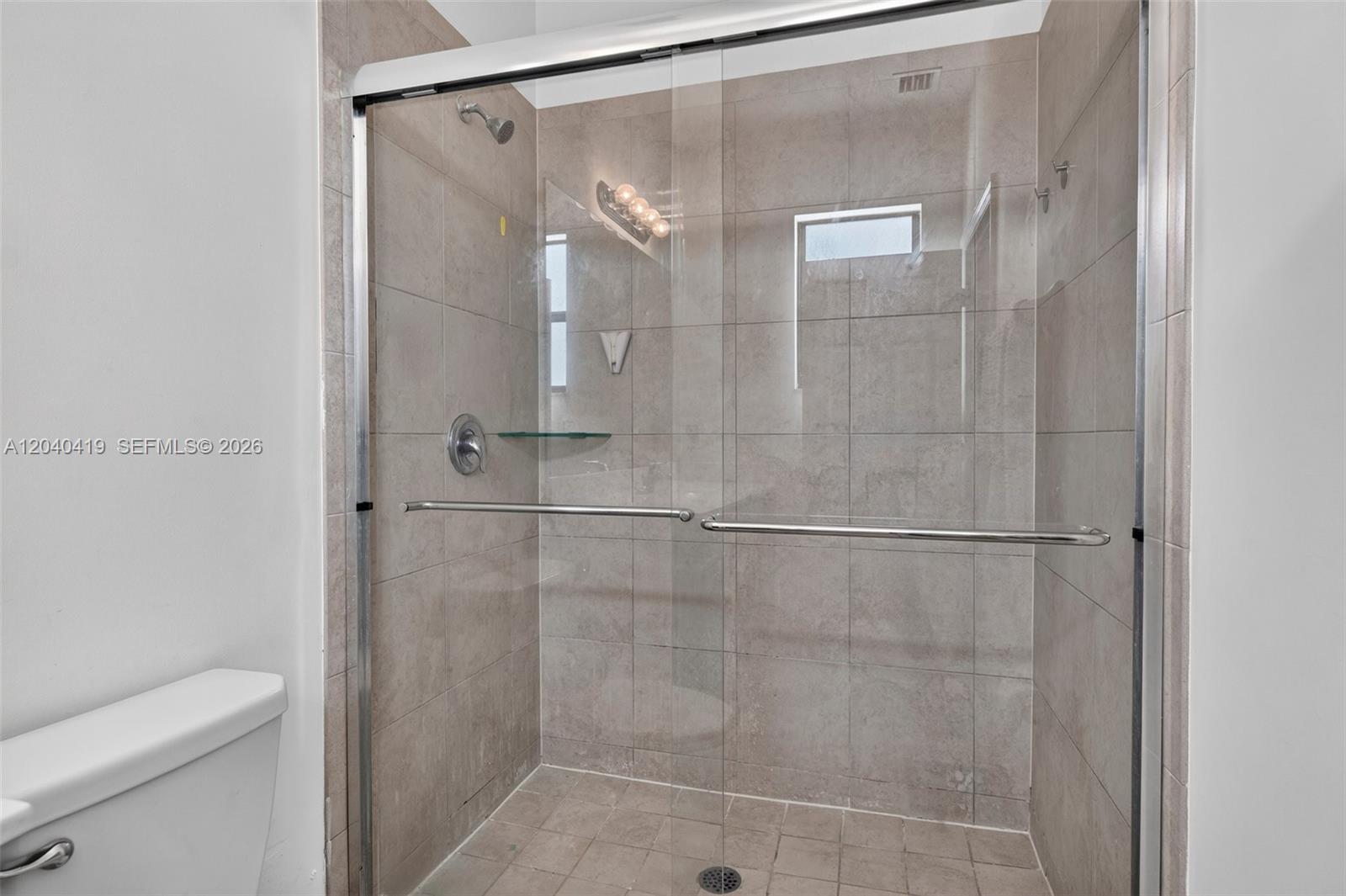 Ver detalles 11418 3 / 3 1659 sq. ft. $ 2026-06-20 0 foto
