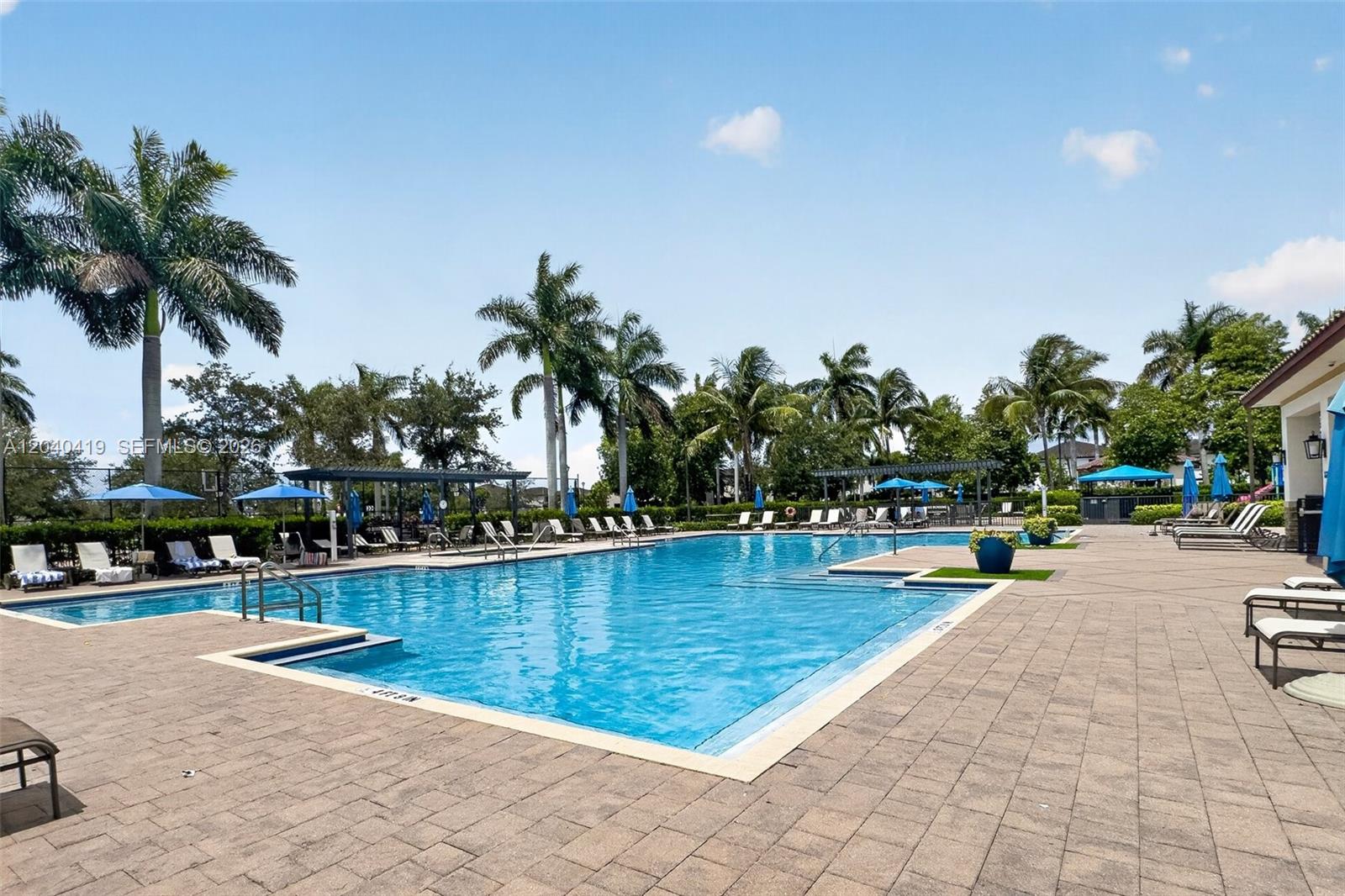 Ver detalles 11418 3 / 3 1659 sq. ft. $ 2026-06-20 0 foto