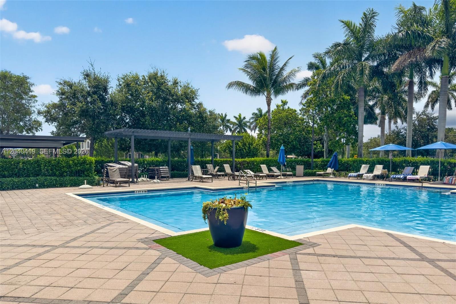Ver detalles 11418 3 / 3 1659 sq. ft. $ 2026-06-20 0 foto
