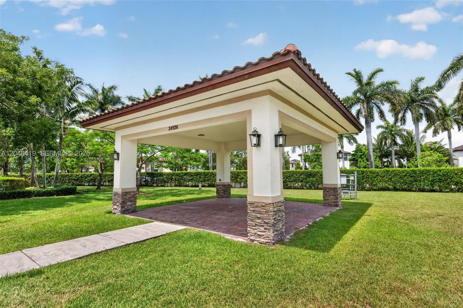 Ver detalles 11418 3 / 3 1659 sq. ft. $ 2026-06-20 0 foto