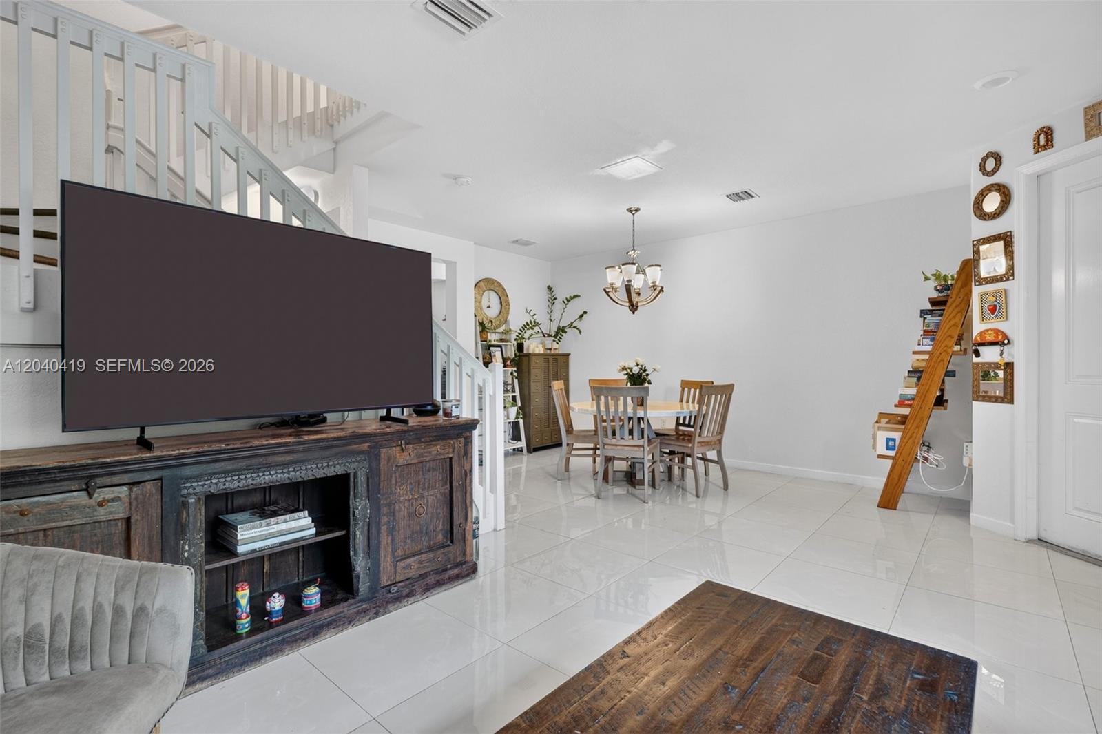 Ver detalles 11418 3 / 3 1659 sq. ft. $ 2026-06-20 0 foto
