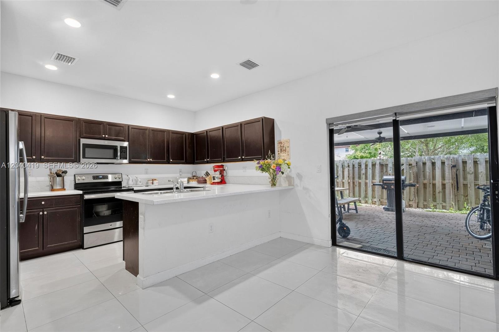 Ver detalles 11418 3 / 3 1659 sq. ft. $ 2026-06-20 0 foto