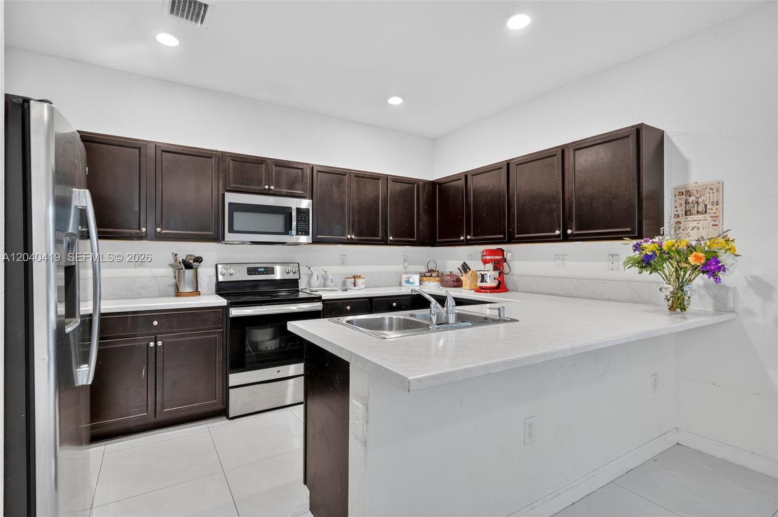 Ver detalles 11418 3 / 3 1659 sq. ft. $ 2026-06-20 0 foto