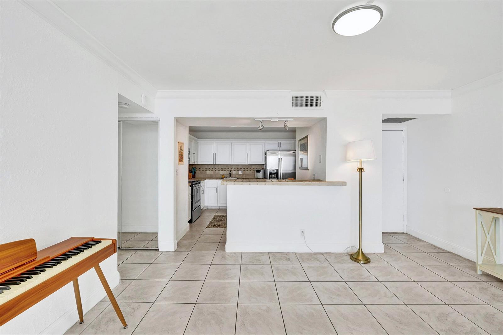 Photo of 2101 Ocean  #801, Hollywood, Florida, 33019 - Kitchen