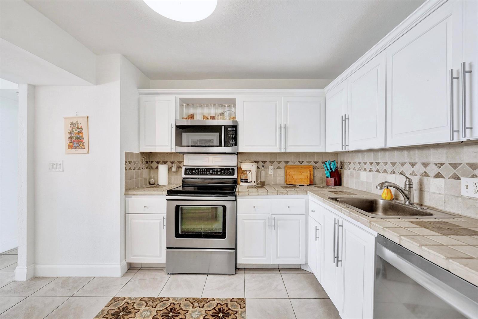 Photo of 2101 Ocean  #801, Hollywood, Florida, 33019 - Kitchen