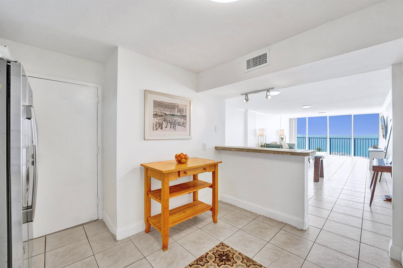 Photo of 2101 Ocean  #801, Hollywood, Florida, 33019 - Kitchen
