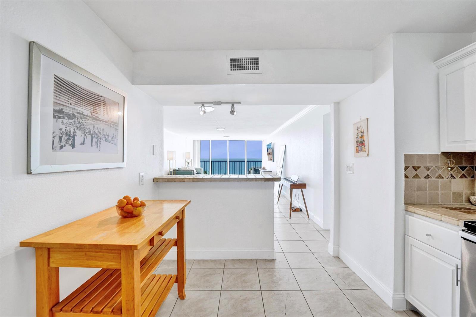 Photo of 2101 Ocean  #801, Hollywood, Florida, 33019 - Kitchen
