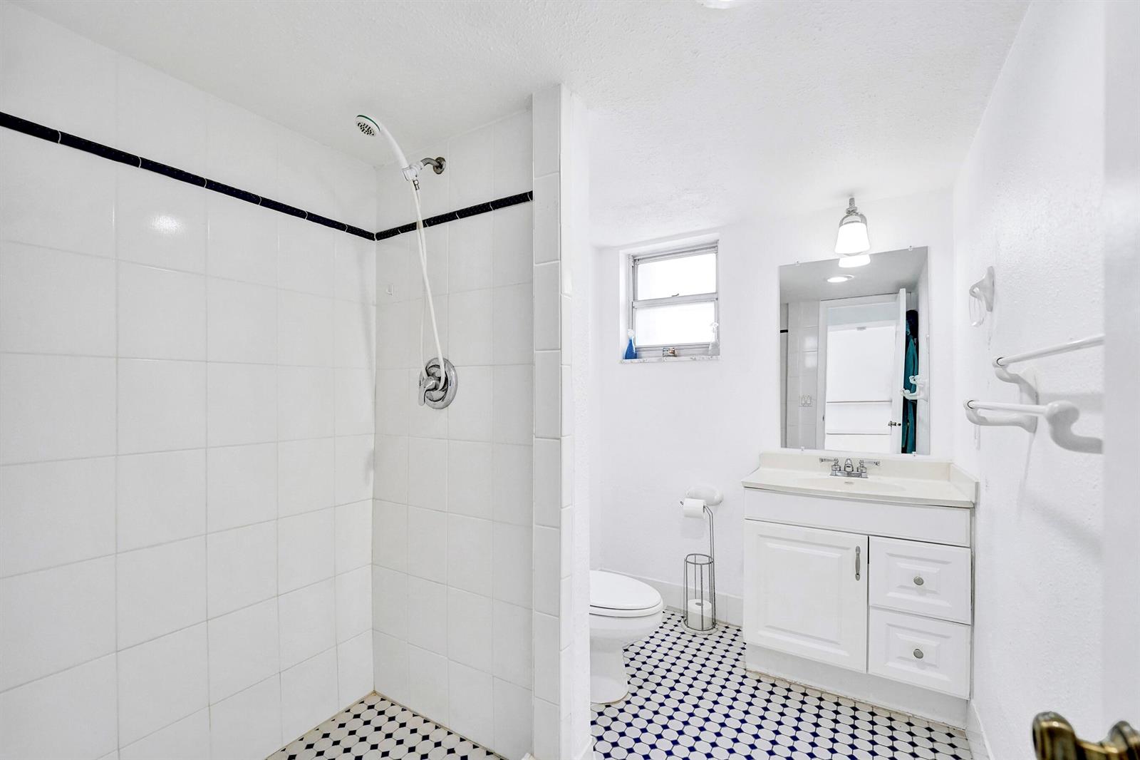 Photo of 2101 Ocean  #801, Hollywood, Florida, 33019 - Bathroom 2