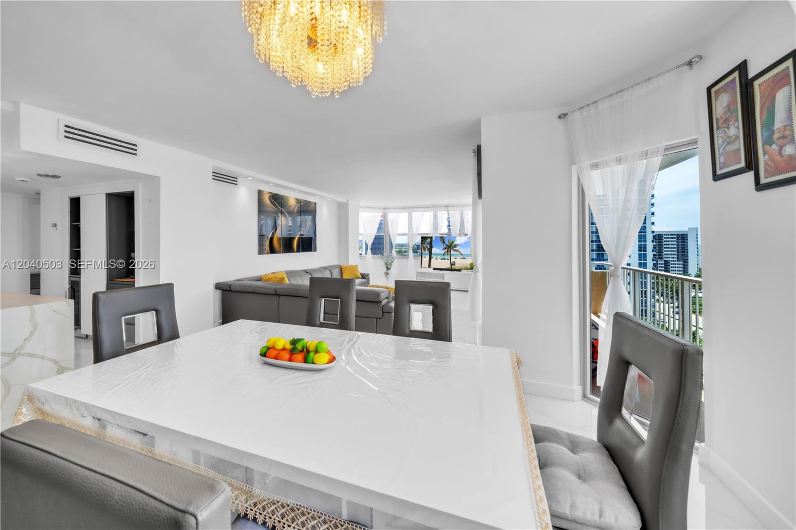 Ver detalles 14F(availabale now) 2 / 2 1275 sq. ft. $ 2026-06-28 0 foto