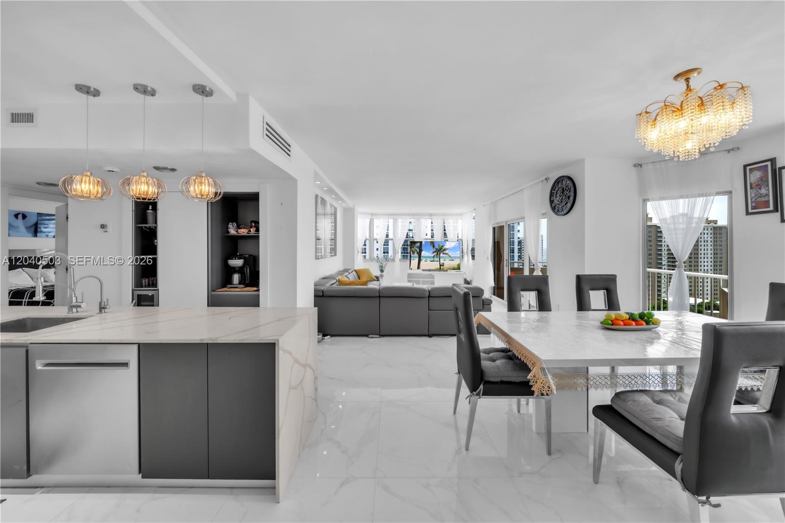 Ver detalles 14F(availabale now) 2 / 2 1275 sq. ft. $ 2026-06-28 0 foto