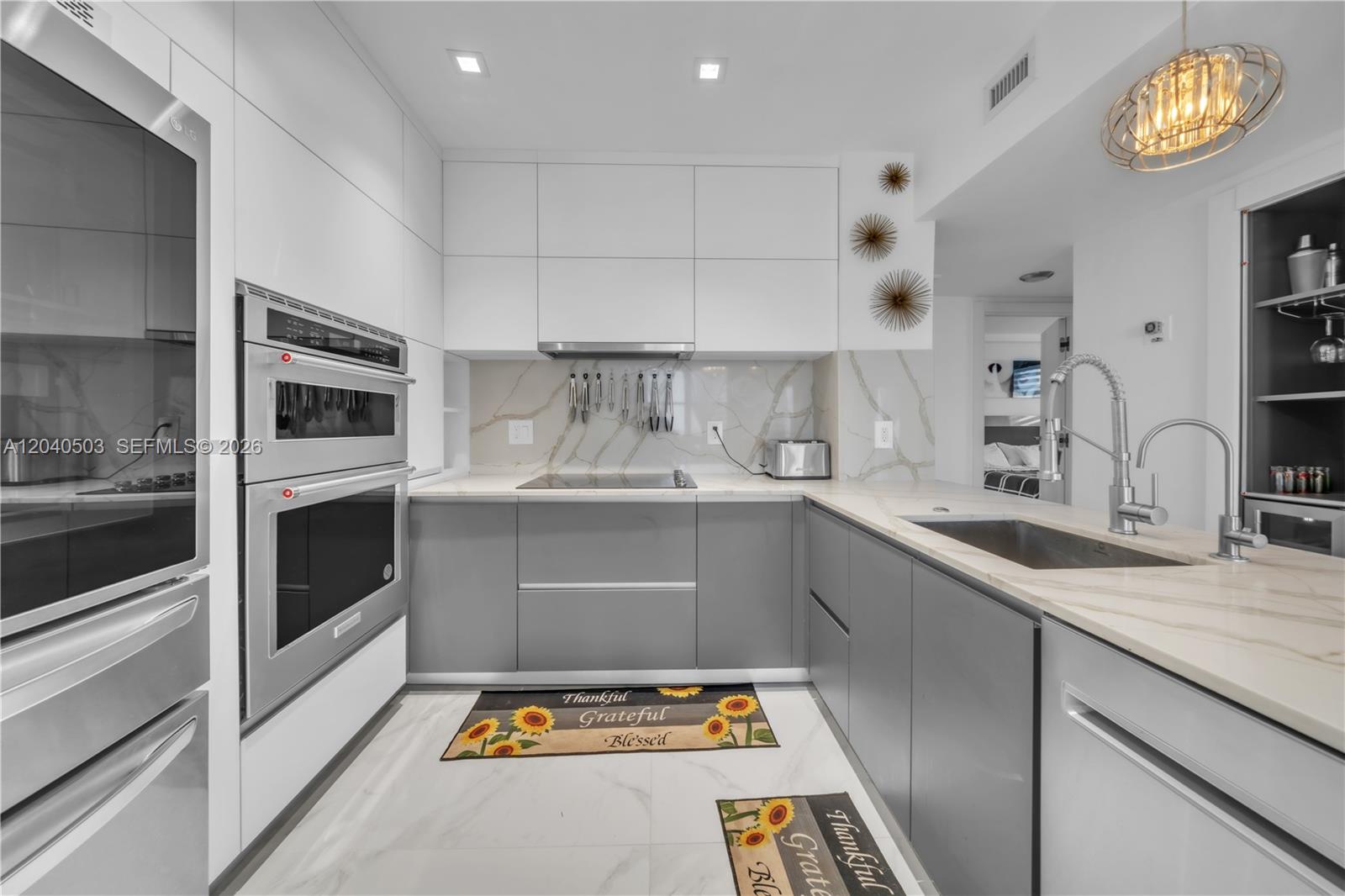 Ver detalles 14F(availabale now) 2 / 2 1275 sq. ft. $ 2026-06-28 0 foto