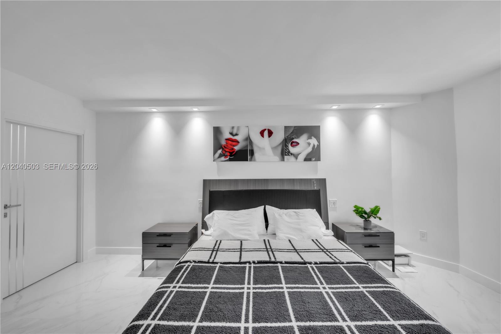 Ver detalles 14F(availabale now) 2 / 2 1275 sq. ft. $ 2026-06-28 0 foto