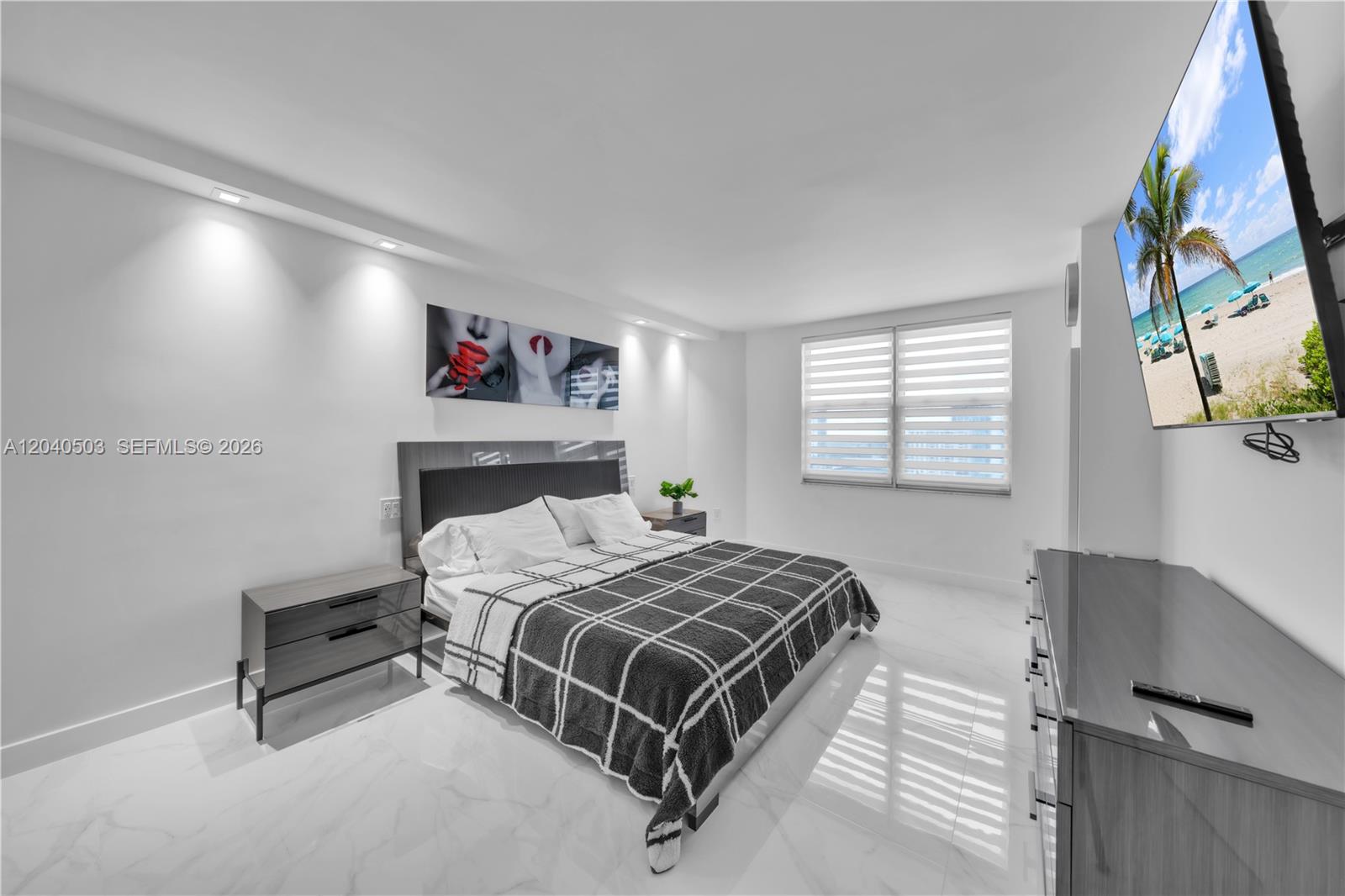 Ver detalles 14F(availabale now) 2 / 2 1275 sq. ft. $ 2026-06-28 0 foto