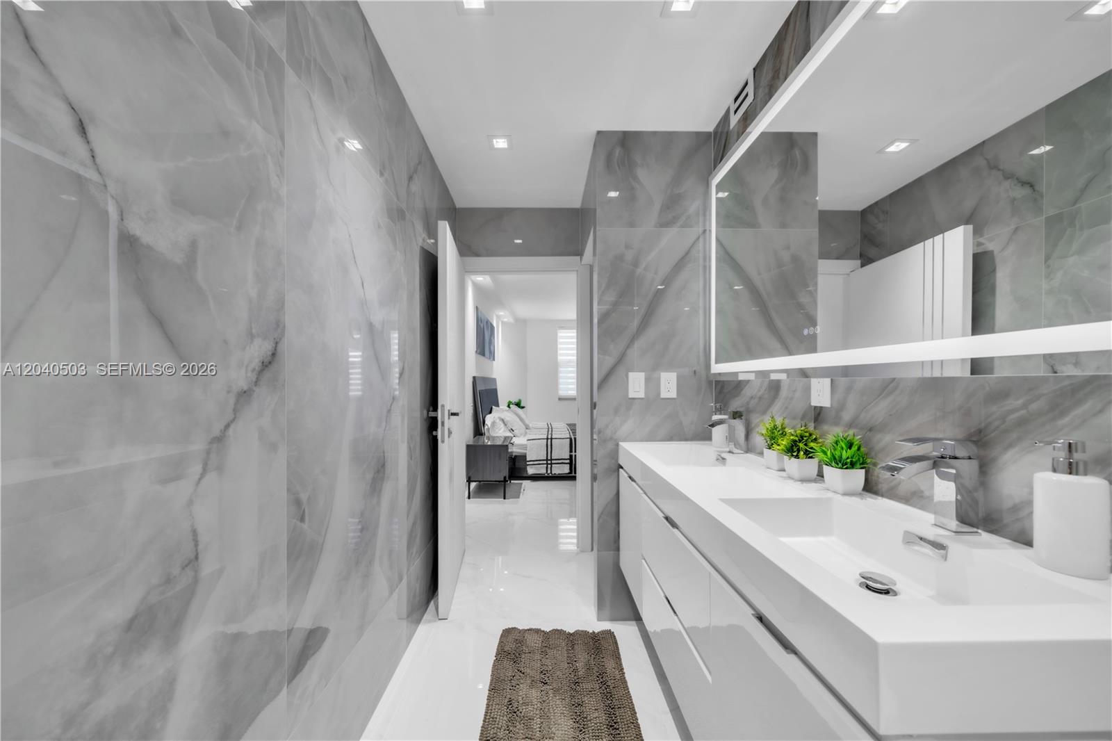 Ver detalles 14F(availabale now) 2 / 2 1275 sq. ft. $ 2026-06-28 0 foto
