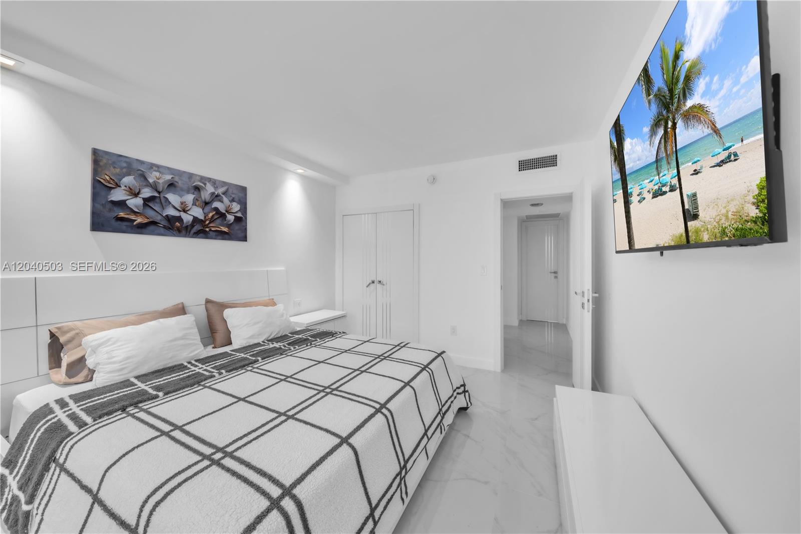 Ver detalles 14F(availabale now) 2 / 2 1275 sq. ft. $ 2026-06-28 0 foto