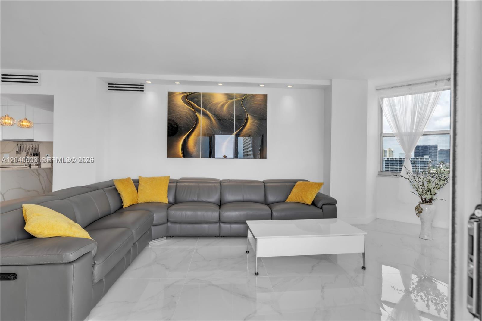 Ver detalles 14F(availabale now) 2 / 2 1275 sq. ft. $ 2026-06-28 0 foto