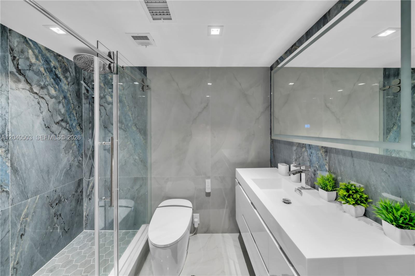Ver detalles 14F(availabale now) 2 / 2 1275 sq. ft. $ 2026-06-28 0 foto
