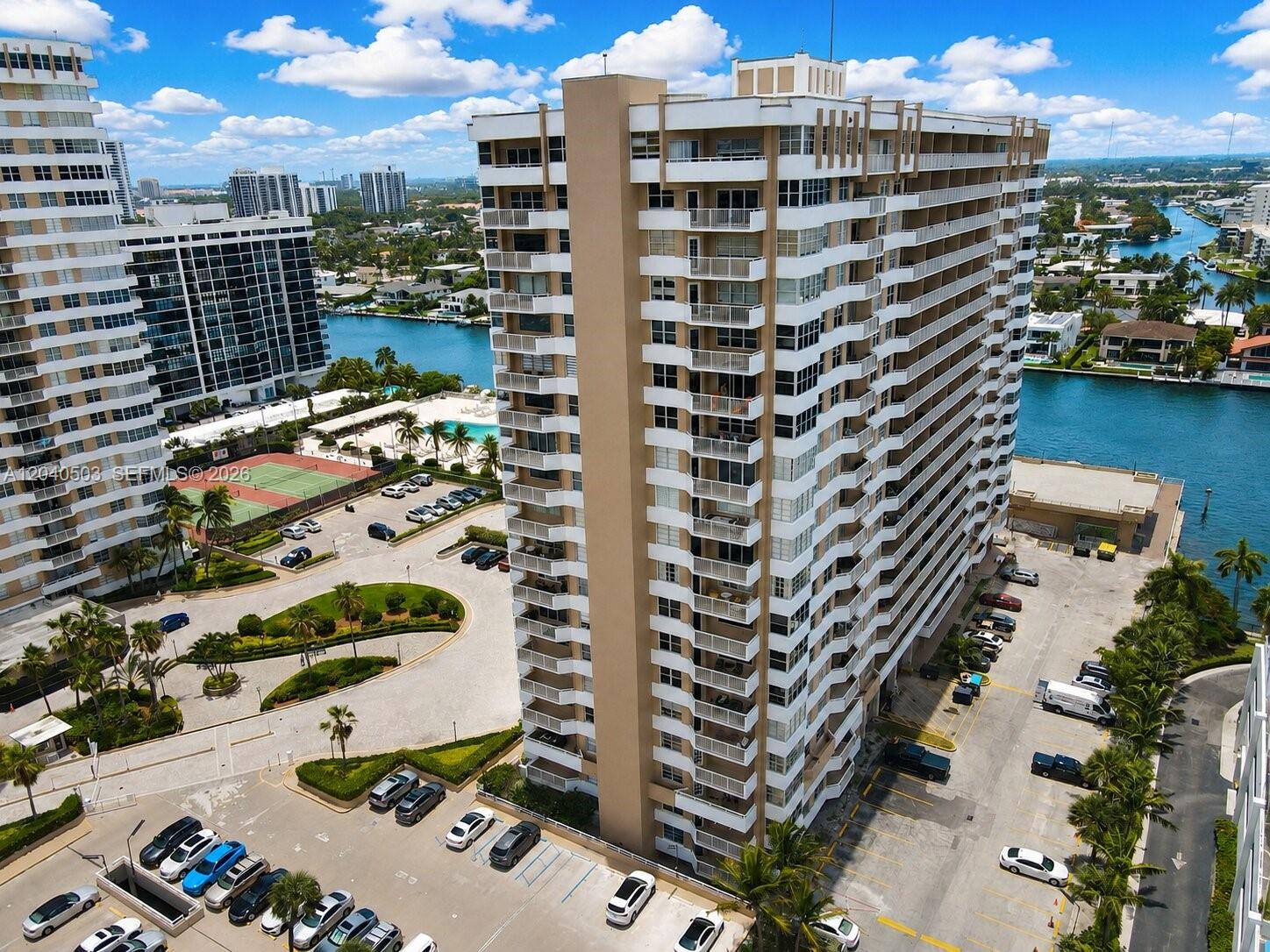 Ver detalles 14F(availabale now) 2 / 2 1275 sq. ft. $ 2026-06-28 0 foto