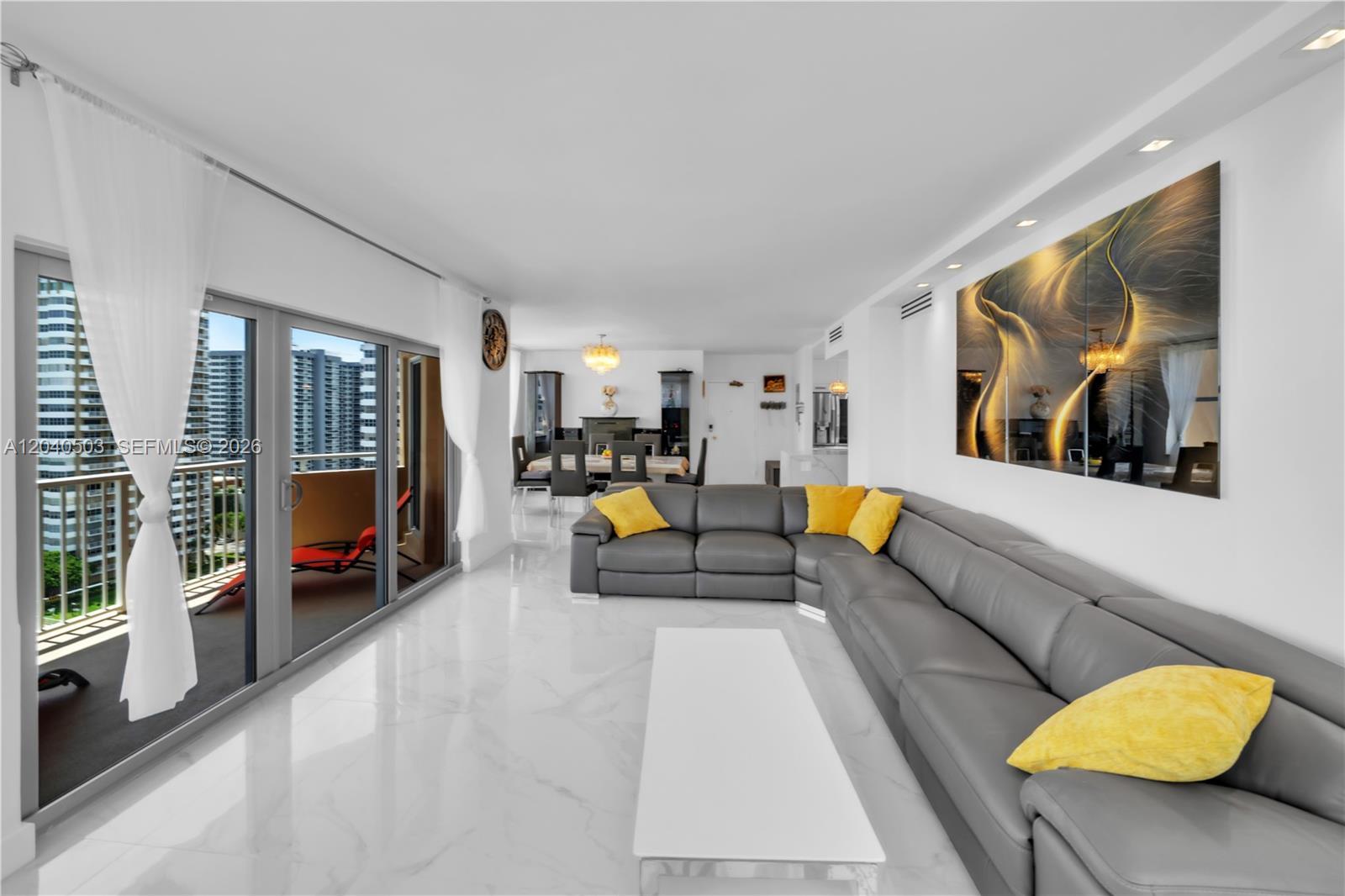 Ver detalles 14F(availabale now) 2 / 2 1275 sq. ft. $ 2026-06-28 0 foto
