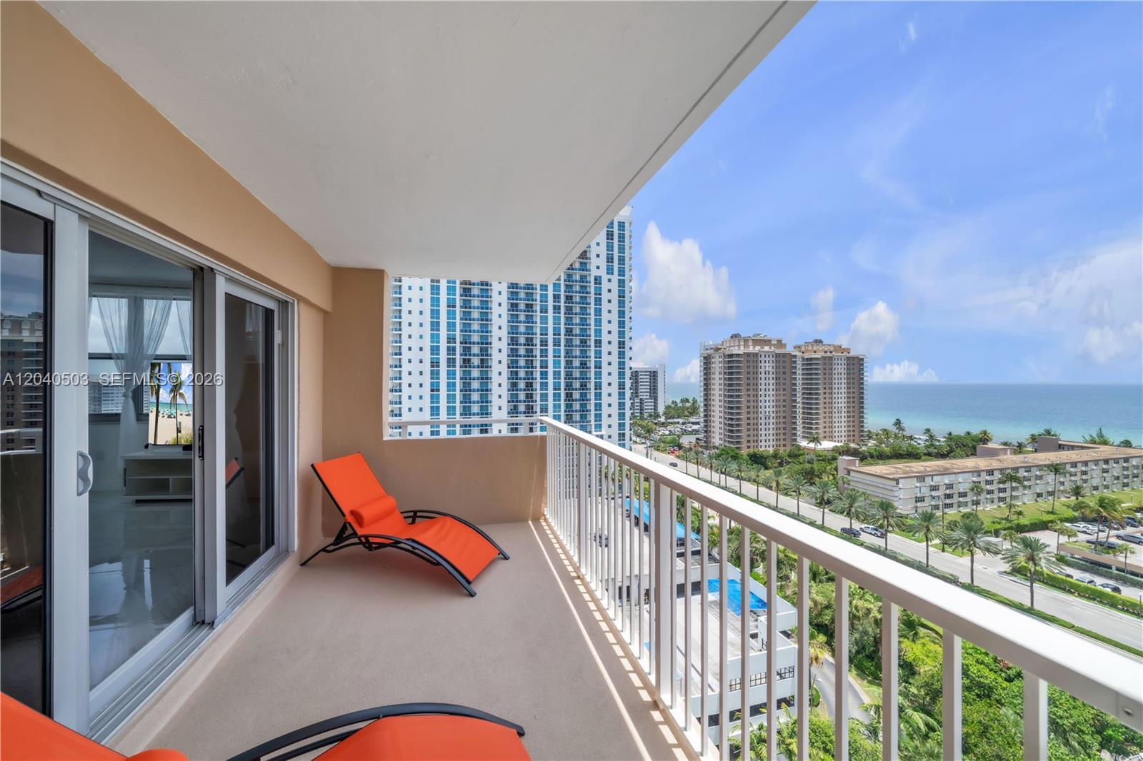 Ver detalles 14F(availabale now) 2 / 2 1275 sq. ft. $ 2026-06-28 0 foto