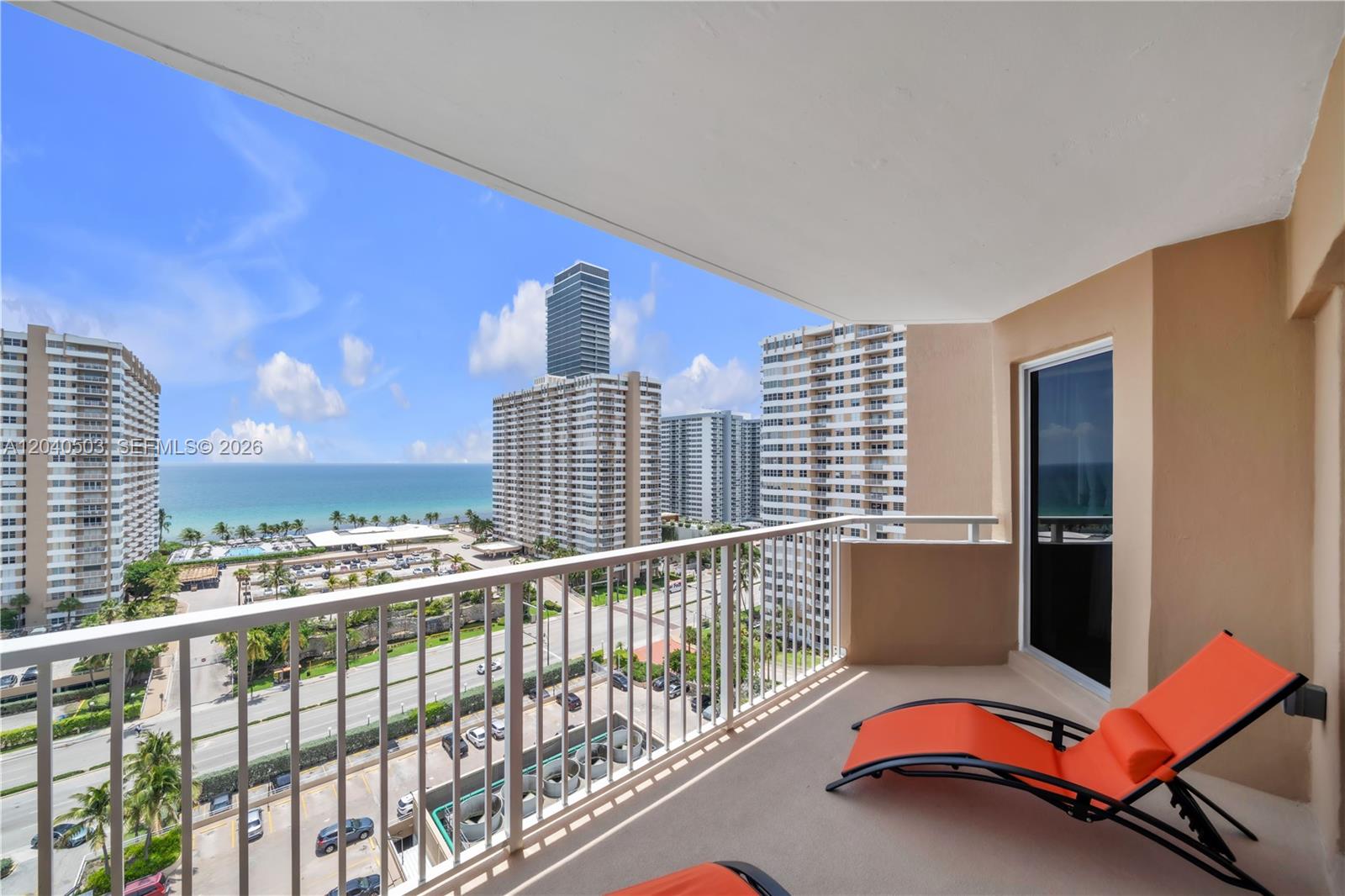 Ver detalles 14F(availabale now) 2 / 2 1275 sq. ft. $ 2026-06-28 0 foto