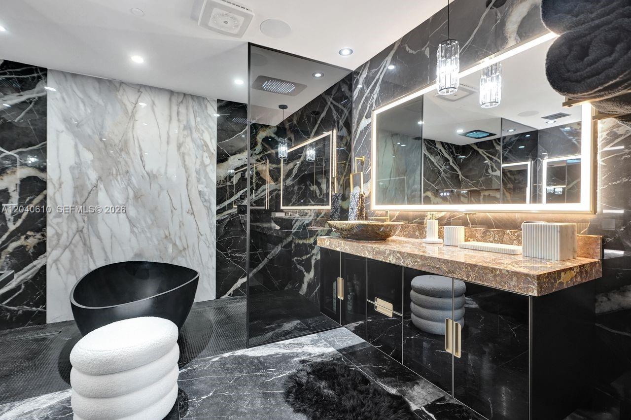 Photo of 3300 188th St  #210, Aventura, Florida, 33180 - Master Bath