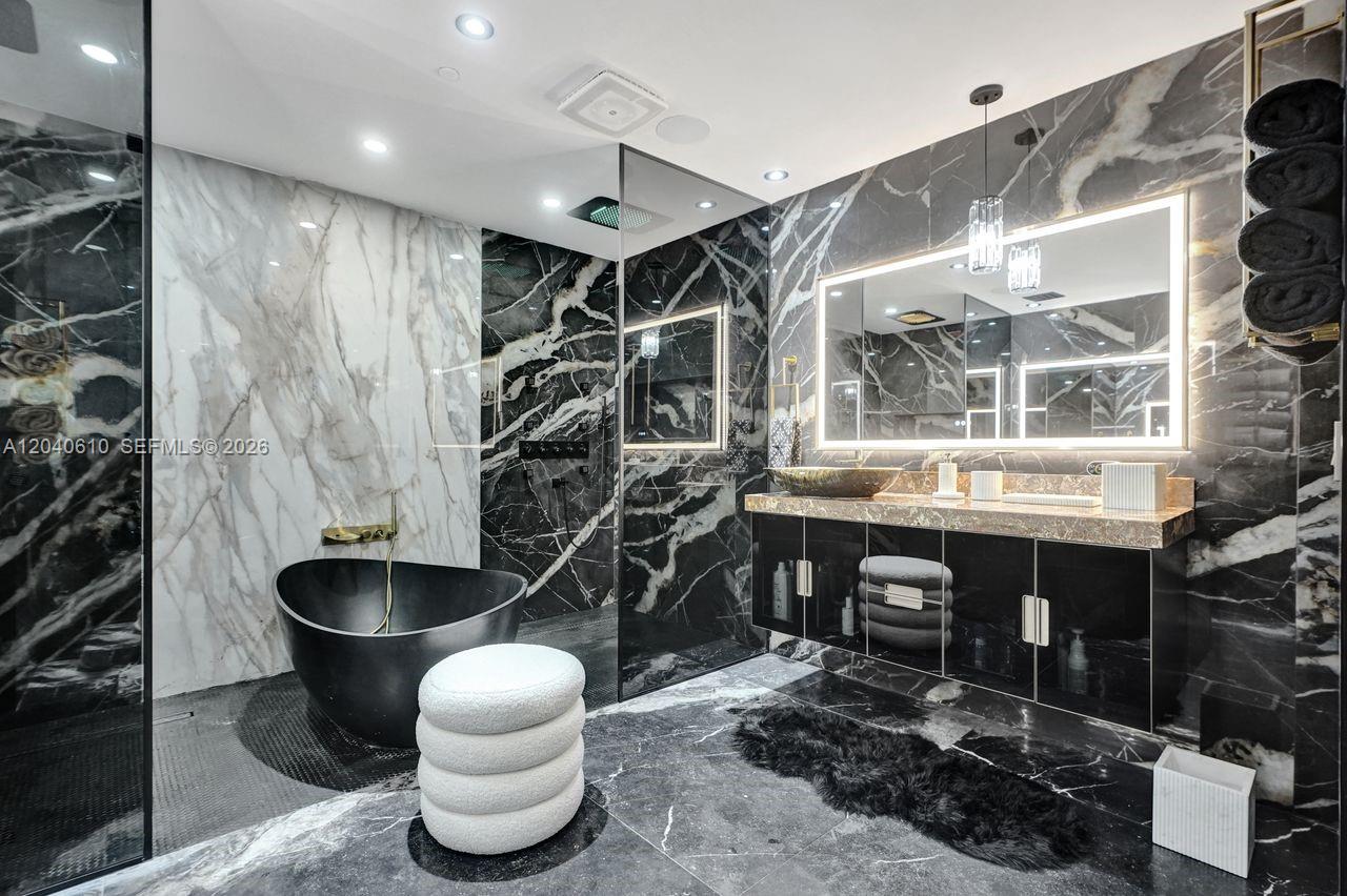 Photo of 3300 188th St  #210, Aventura, Florida, 33180 - Master Bath