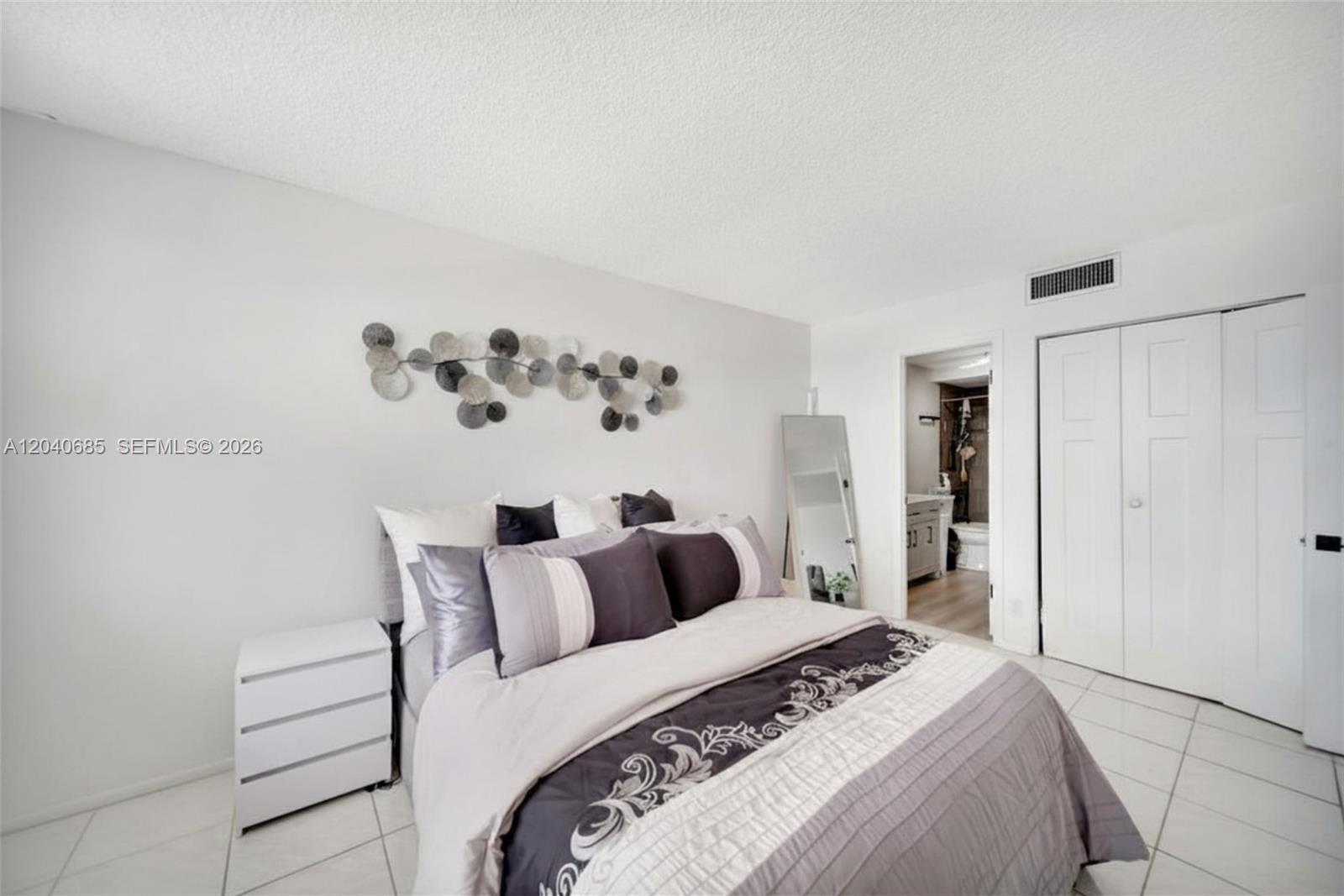 Photo of 427 Golden Isles Dr  #16H, Hallandale Beach, Florida, 33009 - 