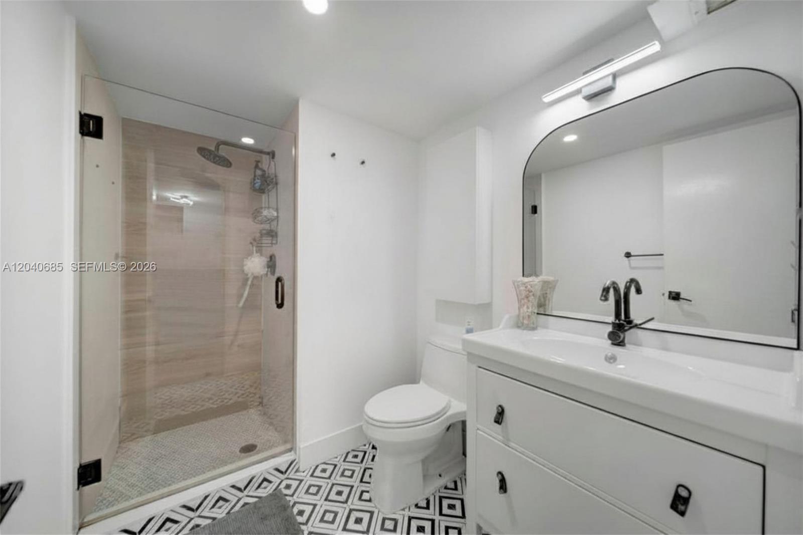 Photo of 427 Golden Isles Dr  #16H, Hallandale Beach, Florida, 33009 - Secondary Bathroom
