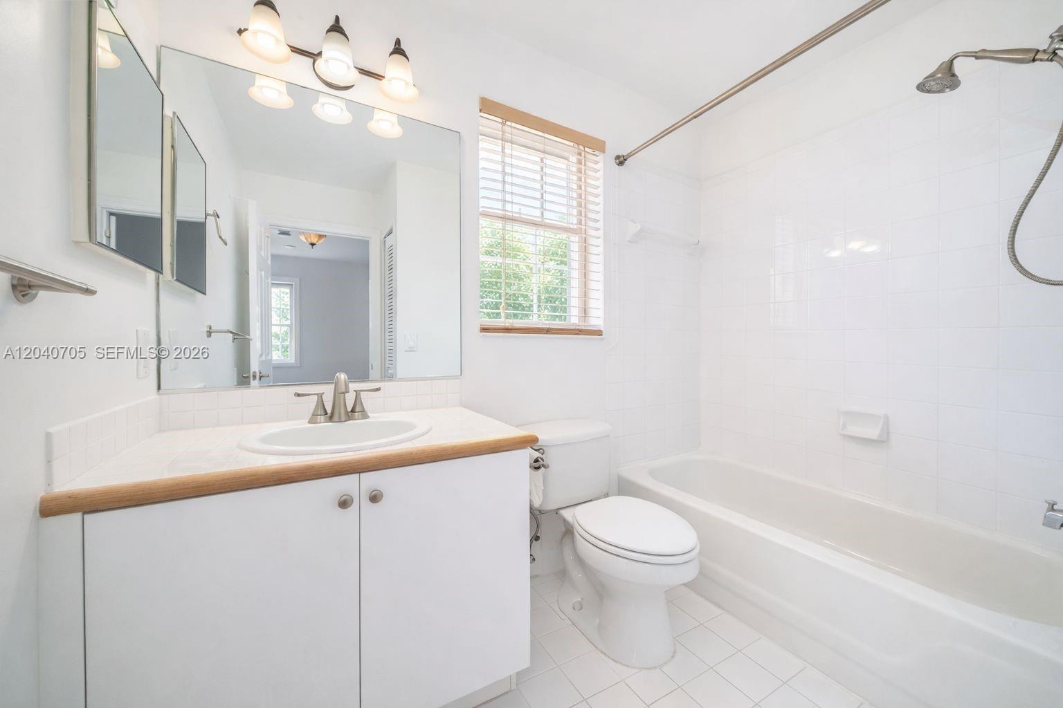 Photo of 1125 Butternut Ln (1125), Hollywood, Florida, 33019 - 2nd Bathroom