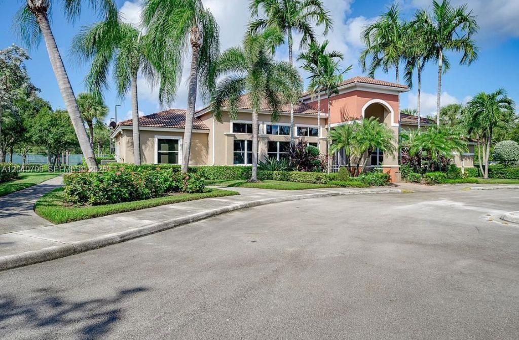 Photo of 1125 Butternut Ln (1125), Hollywood, Florida, 33019 - Clubhouse with Gym