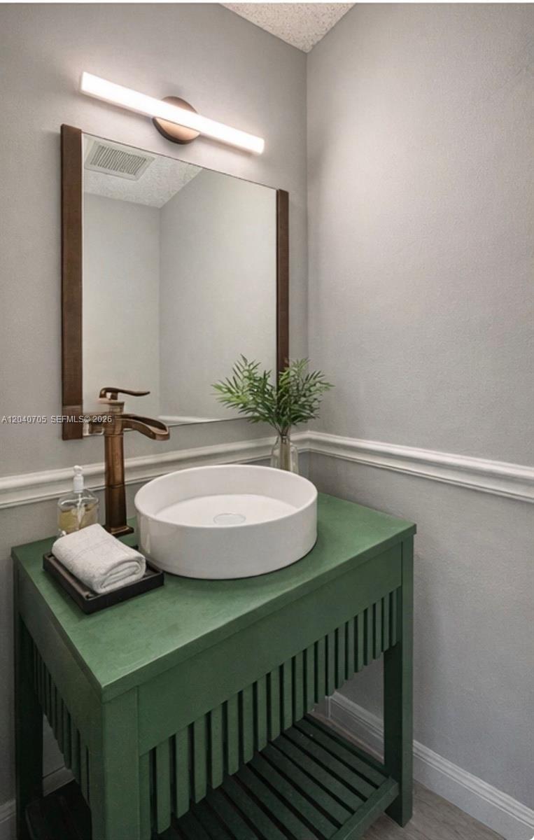 Photo of 1125 Butternut Ln (1125), Hollywood, Florida, 33019 - Half Bathroom downstairs
