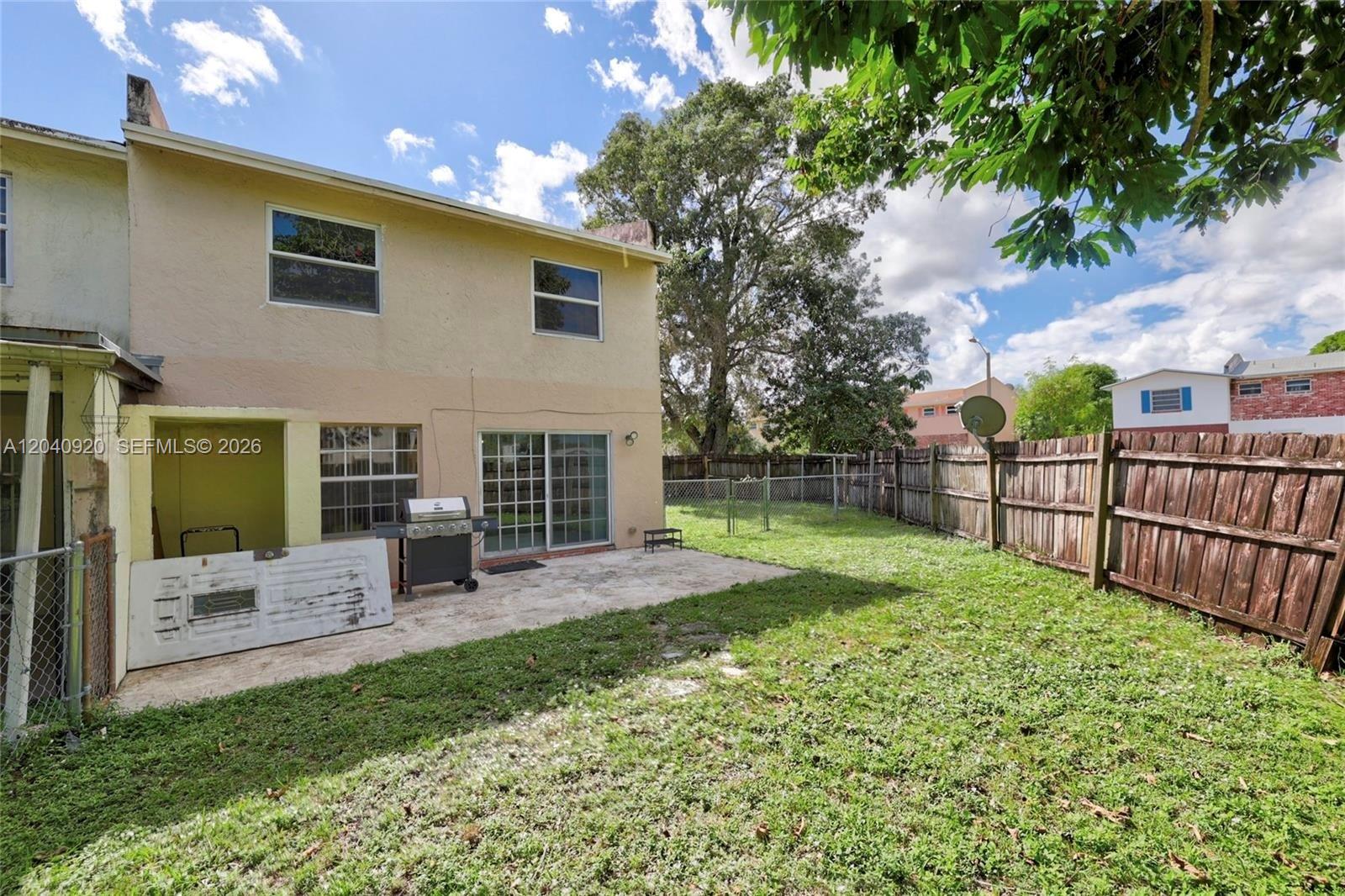 See details 350 3 / 3 1480 sq. ft. $ 2026-08-10 0 Photo