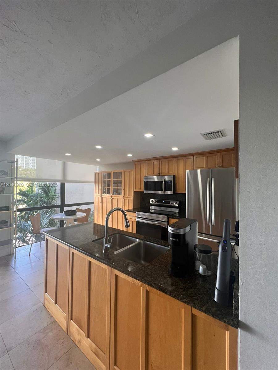 Photo of 18181 NE 31st ct  #305, Aventura, Florida, 33160 - new appliances
