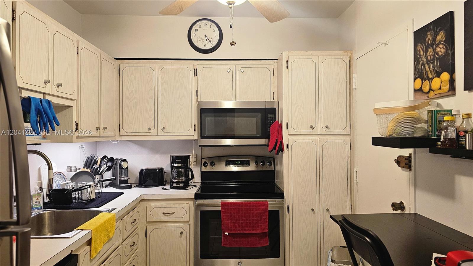 Ver detalles 6B 1 / 2 870 sq. ft. $ 2026-06-22 0 foto