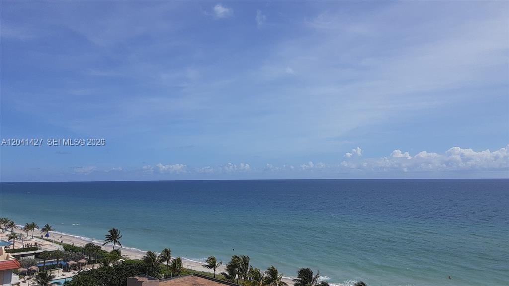 Ver detalles 6B 1 / 2 870 sq. ft. $ 2026-06-22 0 foto