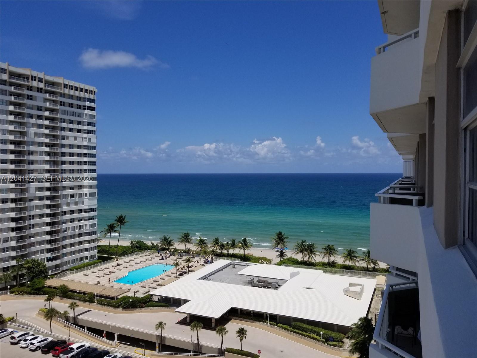 Ver detalles 6B 1 / 2 870 sq. ft. $ 2026-06-22 0 foto