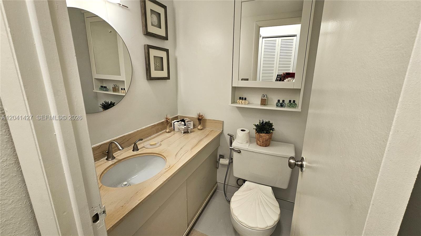 Ver detalles 6B 1 / 2 870 sq. ft. $ 2026-06-22 0 foto