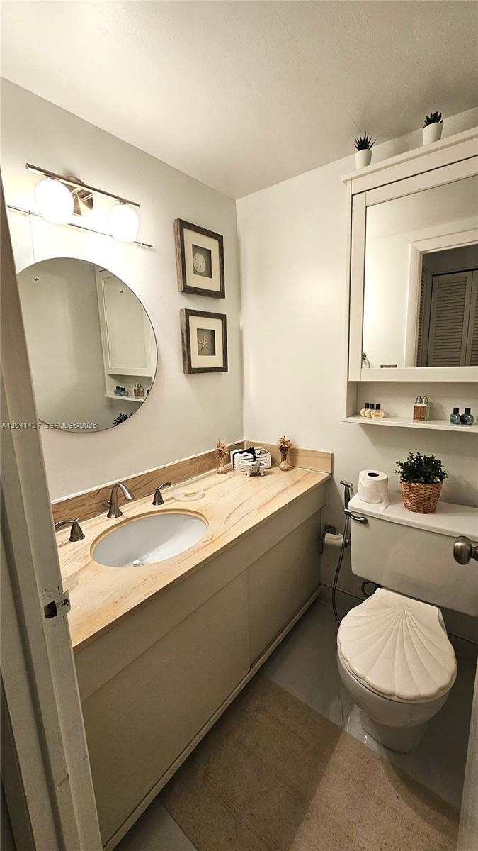 Ver detalles 6B 1 / 2 870 sq. ft. $ 2026-06-22 0 foto