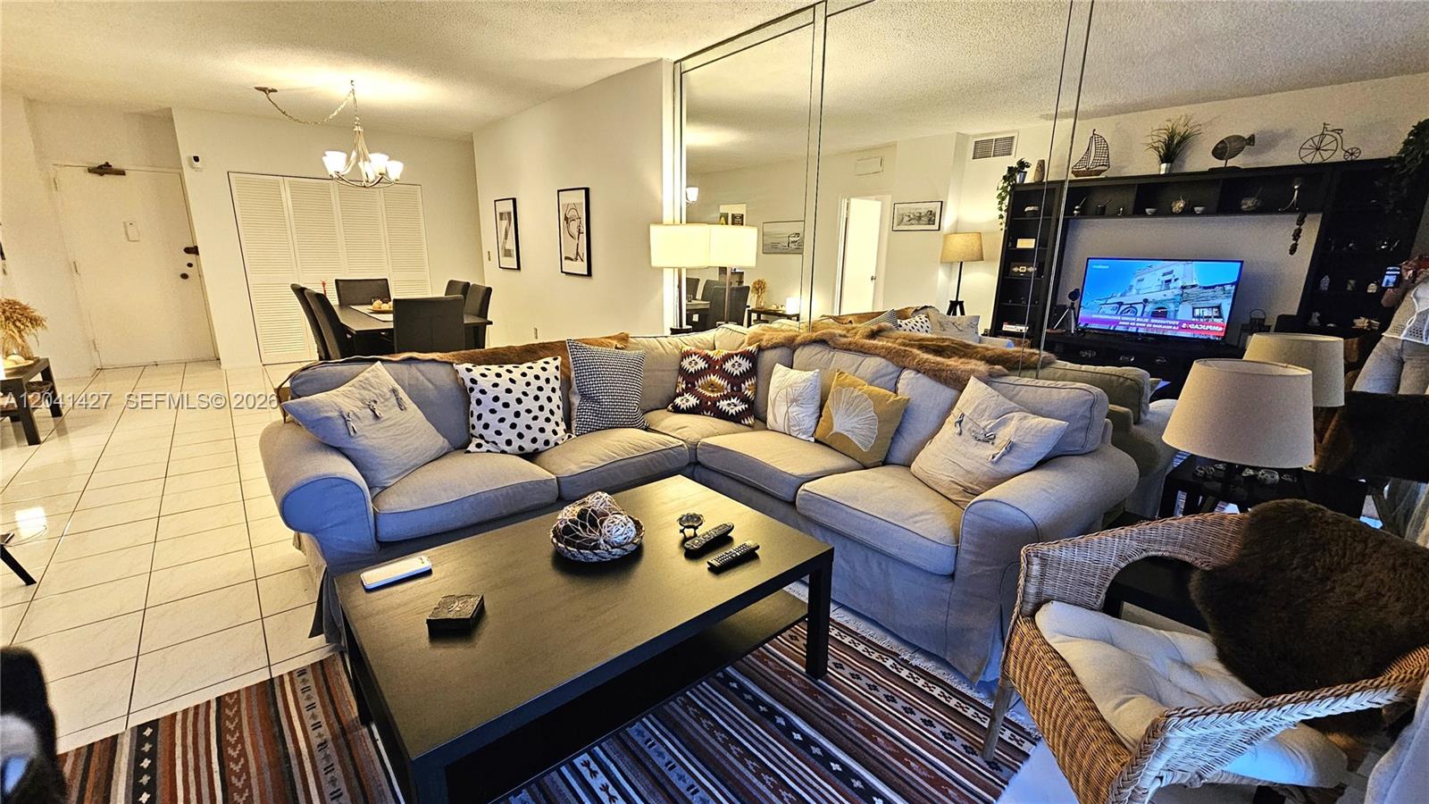Ver detalles 6B 1 / 2 870 sq. ft. $ 2026-06-22 0 foto