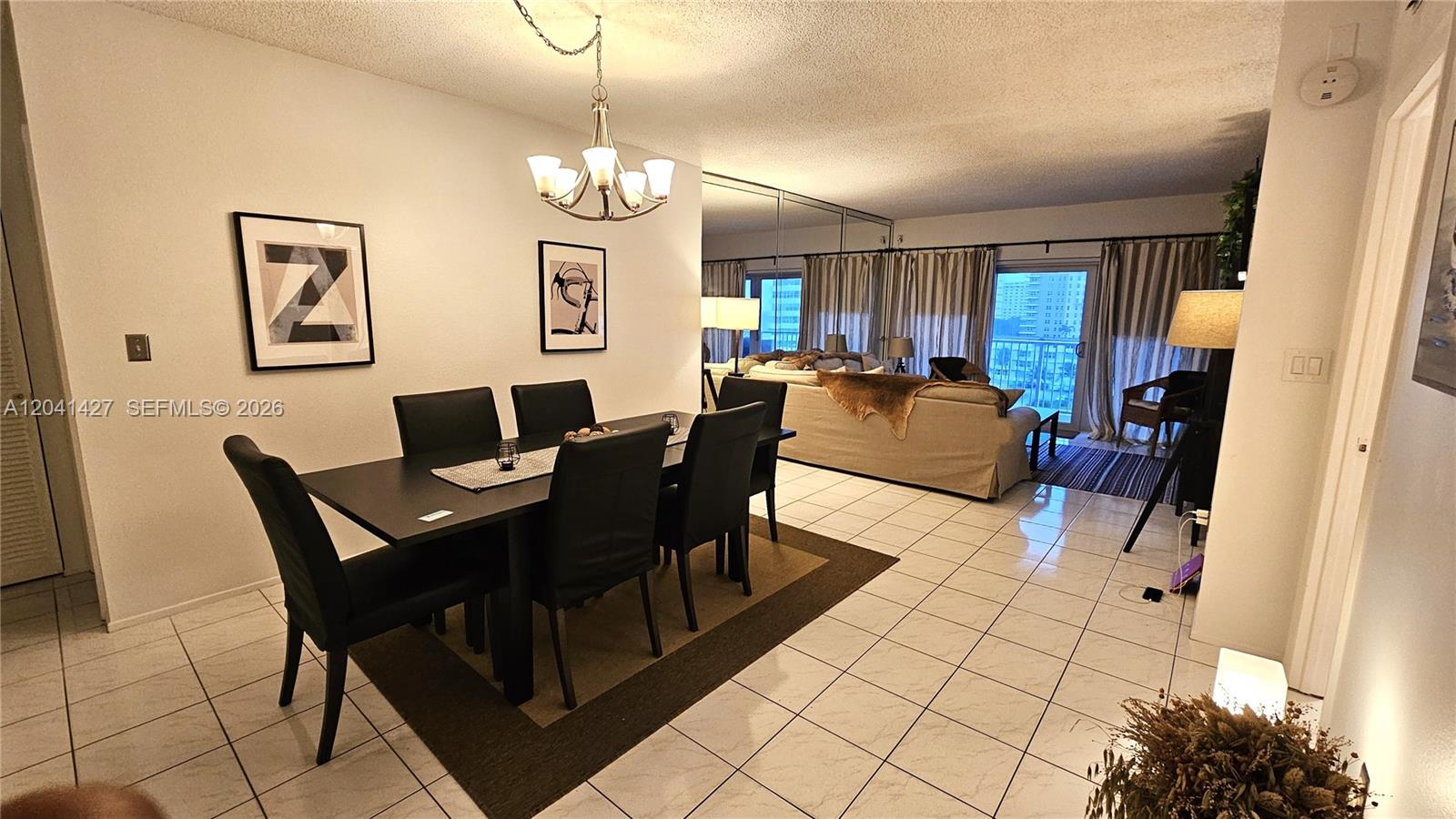 Ver detalles 6B 1 / 2 870 sq. ft. $ 2026-06-22 0 foto