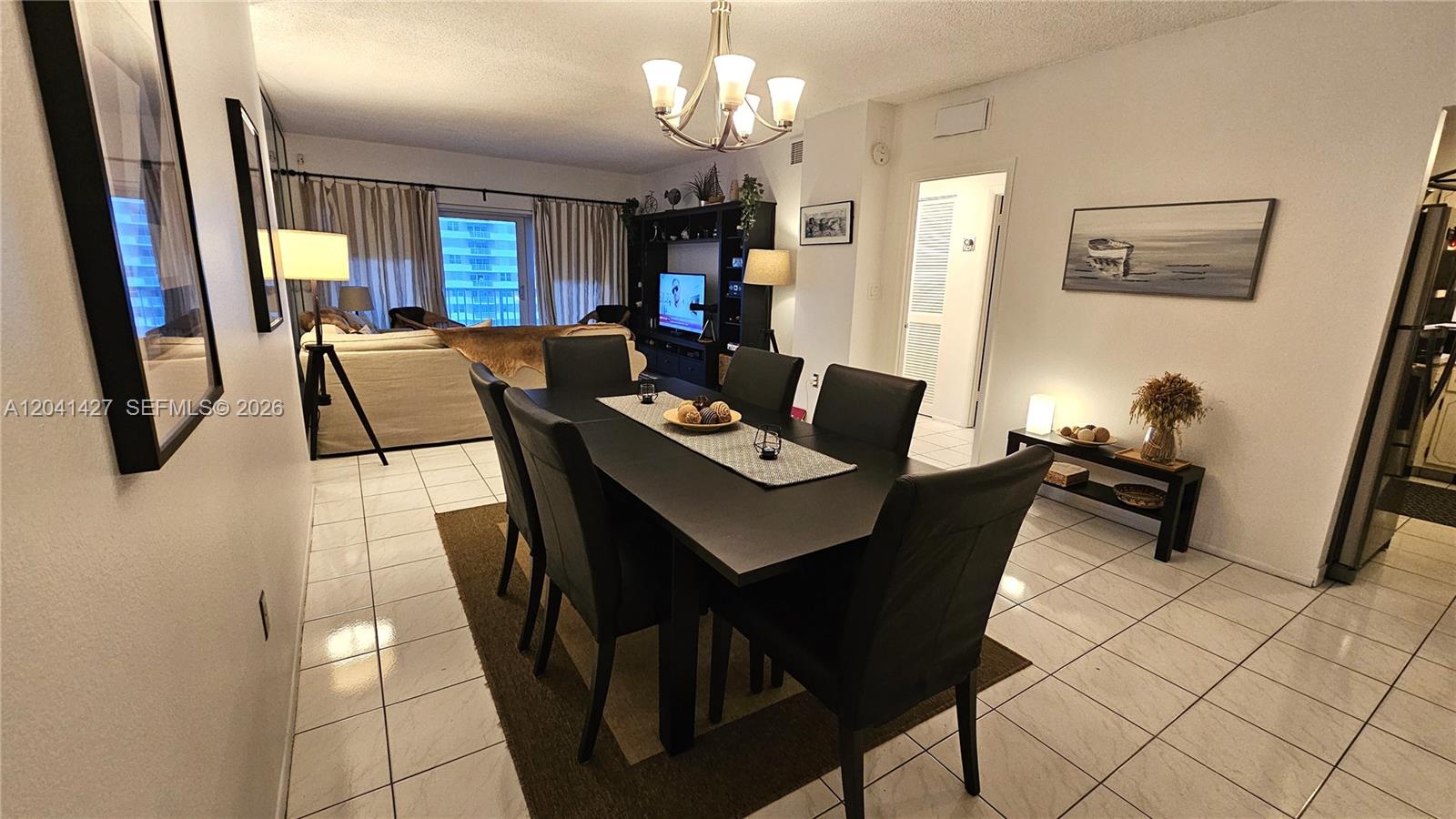 Ver detalles 6B 1 / 2 870 sq. ft. $ 2026-06-22 0 foto