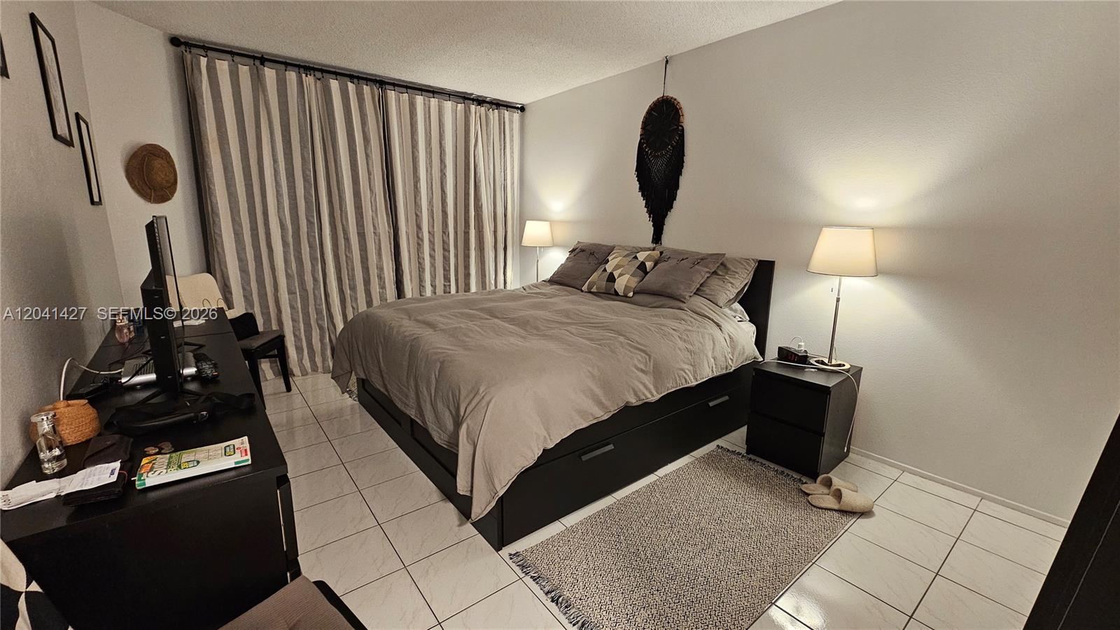 Ver detalles 6B 1 / 2 870 sq. ft. $ 2026-06-22 0 foto