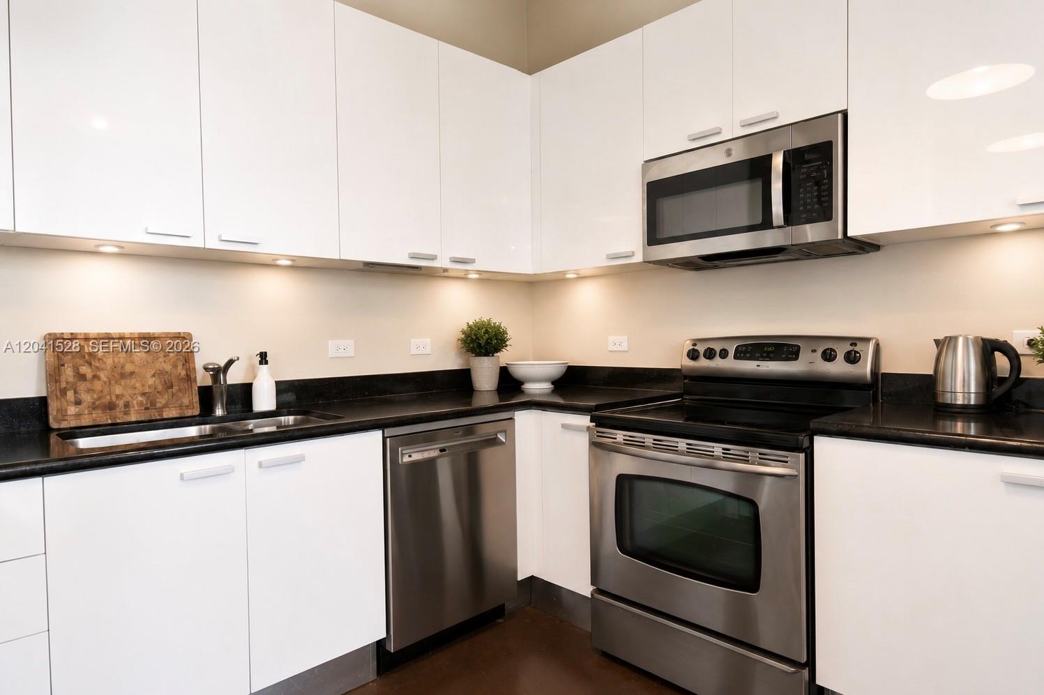 Photo of 2100 Van Buren St  #421, Hollywood, Florida, 33020 - 