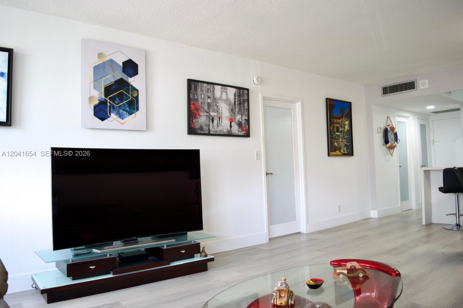 Photo of 3725 Ocean Dr  #423, Hollywood, Florida, 33019 - 