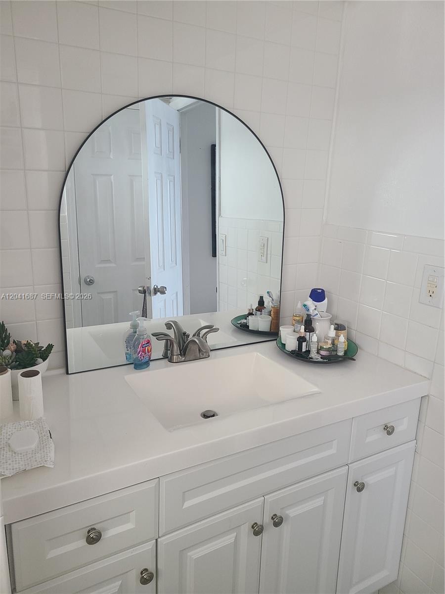 708 1 / 2 873 sq. ft. $ 2026-06-23 0 Photo