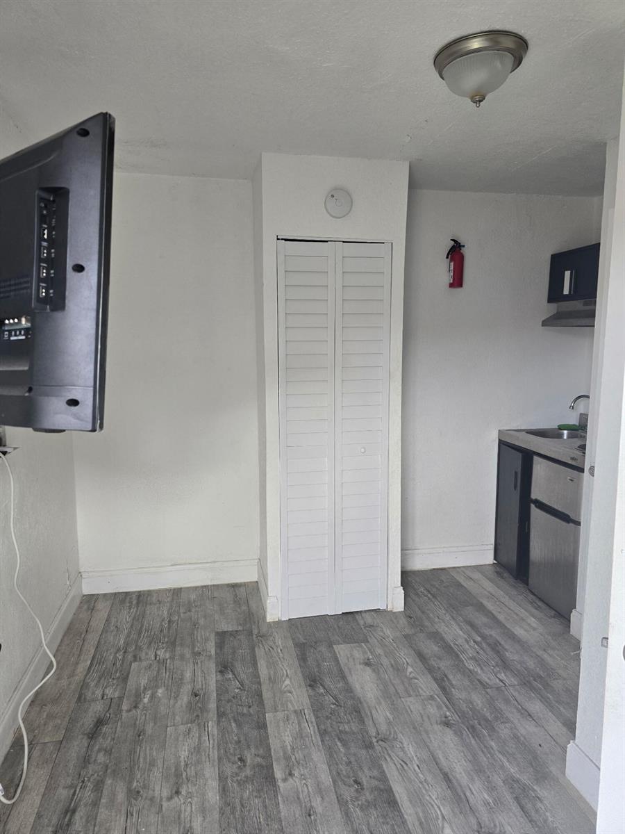   / 0 990 sq. ft. $ 2026-06-25 0 foto